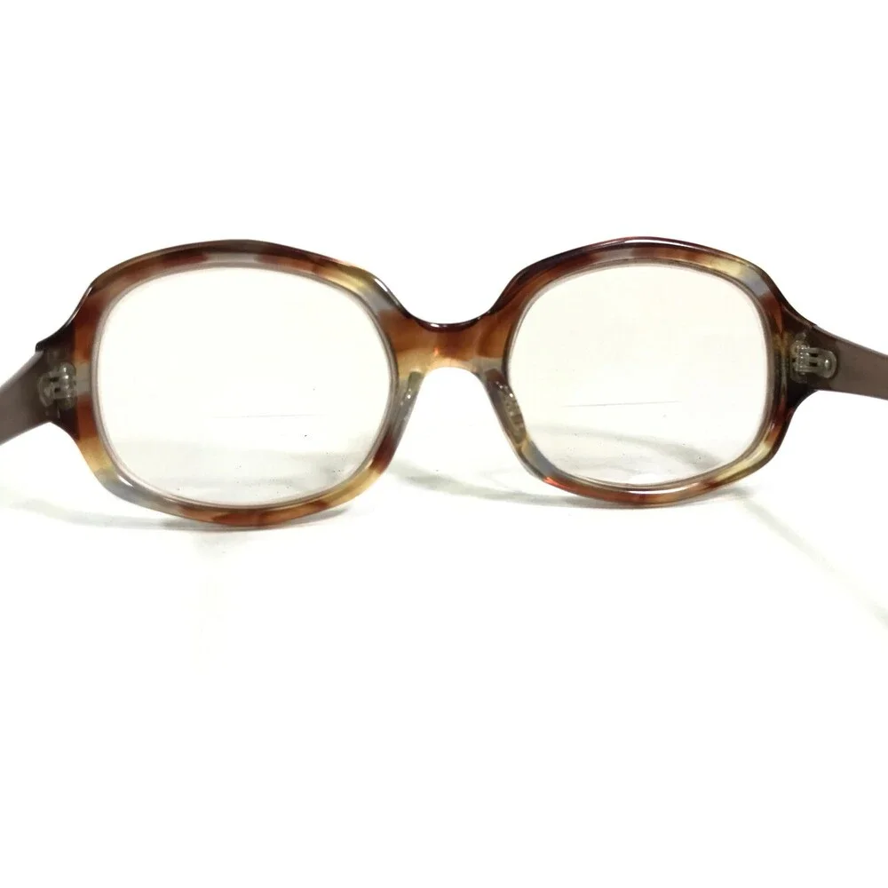 Universal frames are